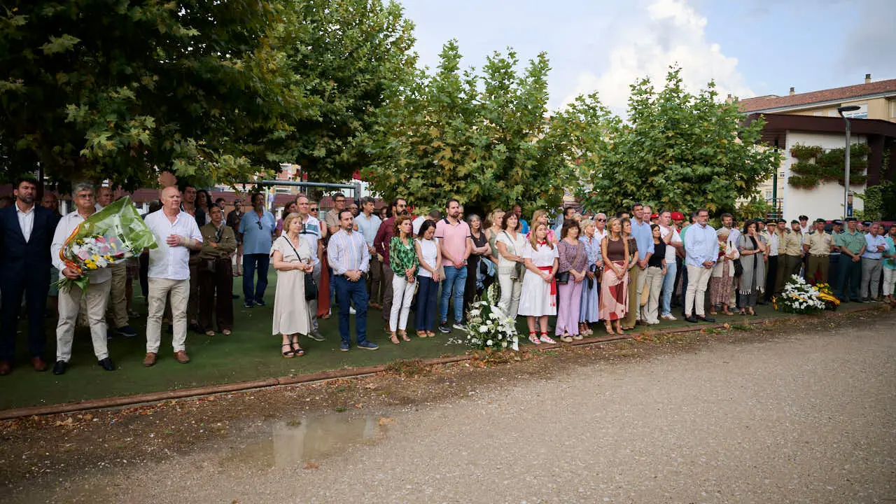 Homenaje organizado por Vecinos de Paz a Francisco Casanova, asesinado por ETA hace 26 a&ntilde;os. PABLO LASAOSA