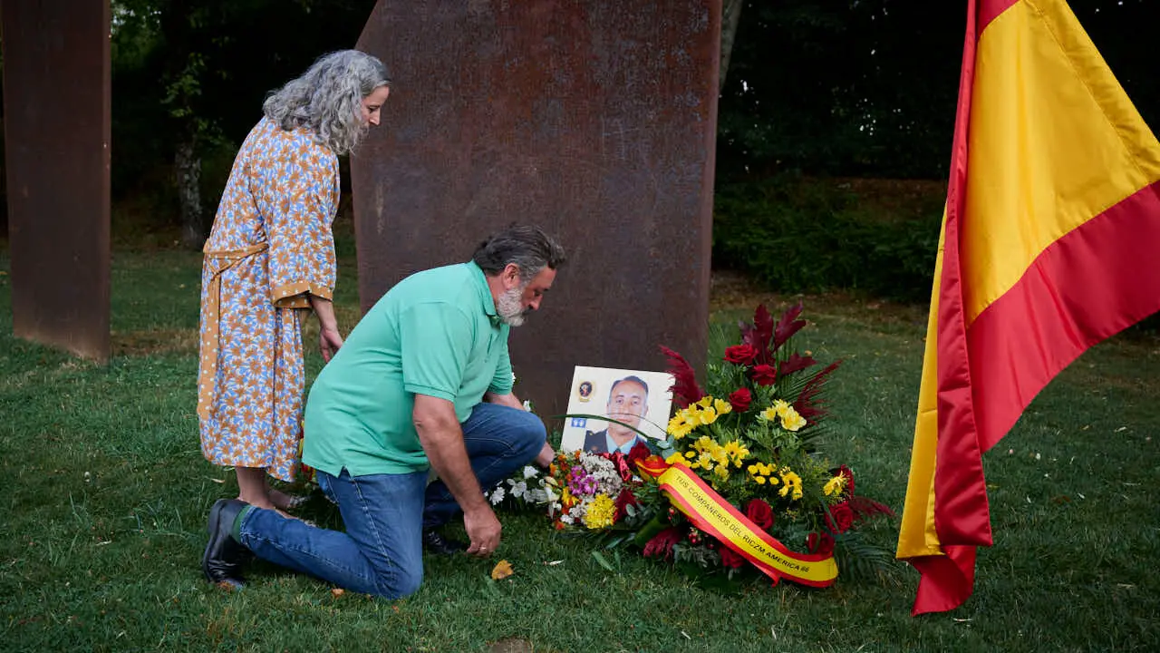 Homenaje organizado por Vecinos de Paz a Francisco Casanova, asesinado por ETA hace 26 a&ntilde;os. PABLO LASAOSA