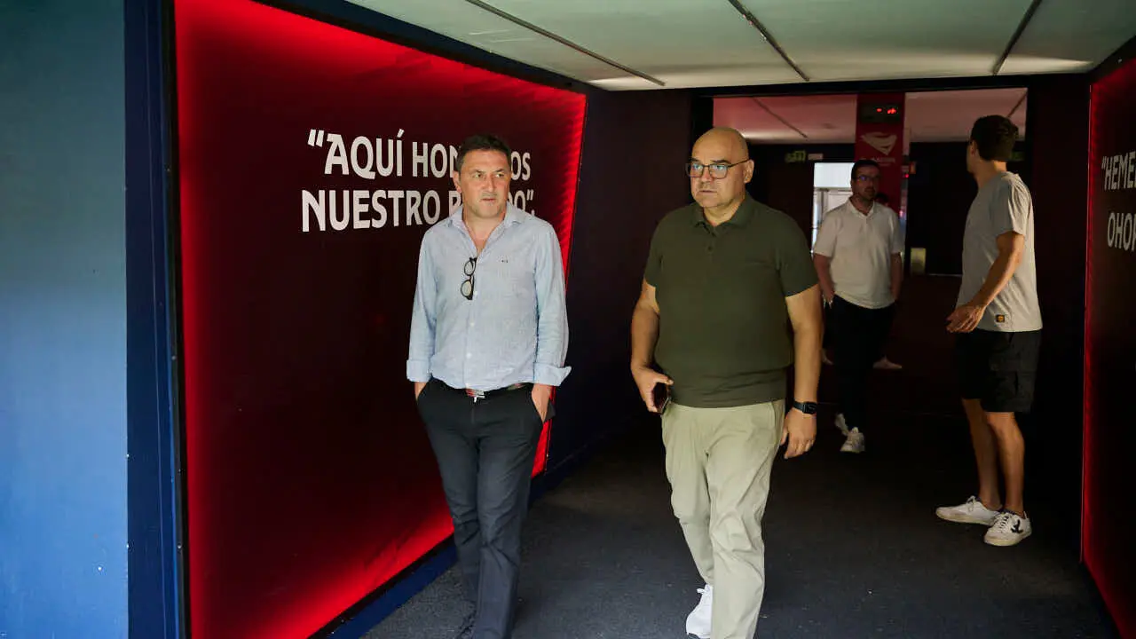 Osasuna presenta a su &uacute;ltimo fichaje, Jonathan Dubasin. PABLO LASAOSA