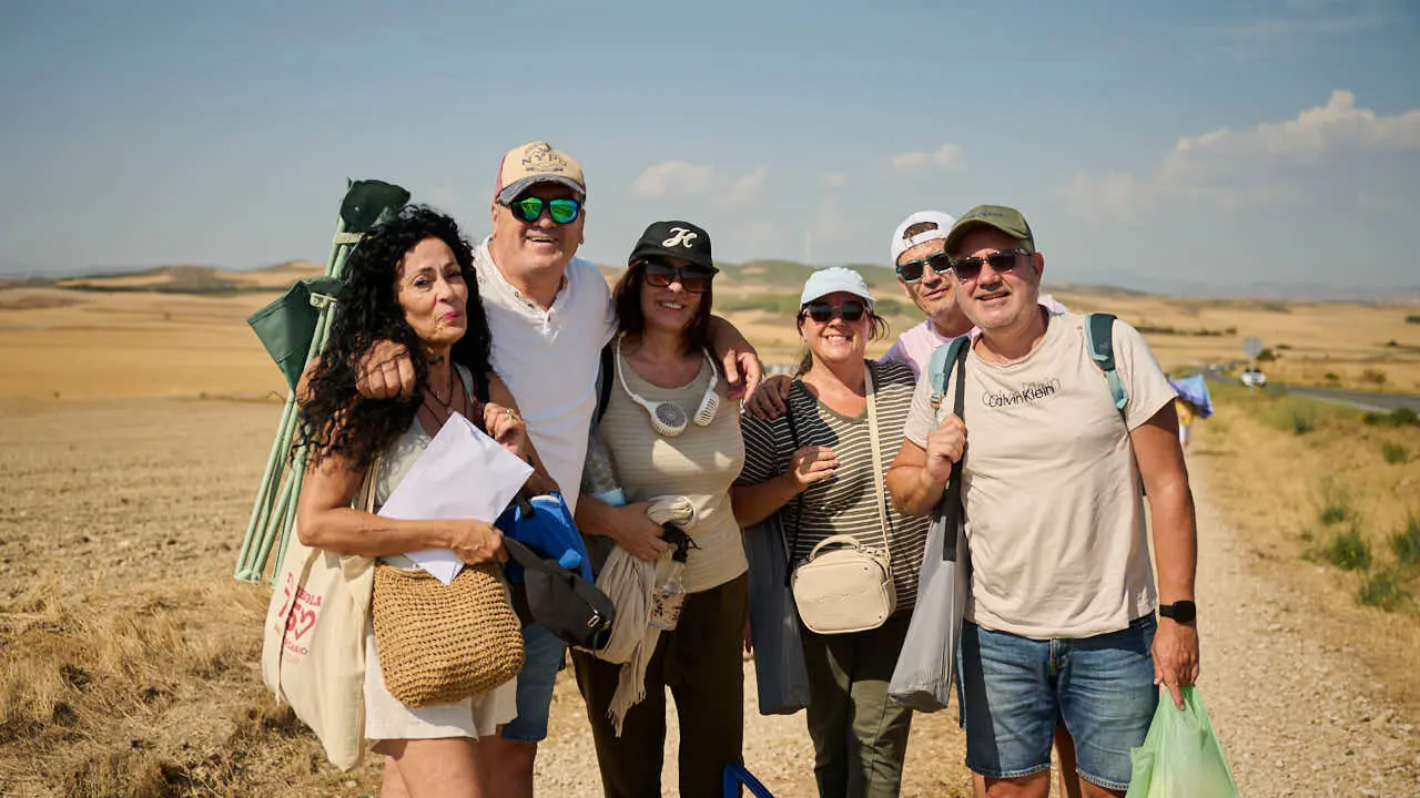 Miles de personas esperan en la localidad Navarra de Ler&iacute;n al eclipse. PABLO LASAOSA