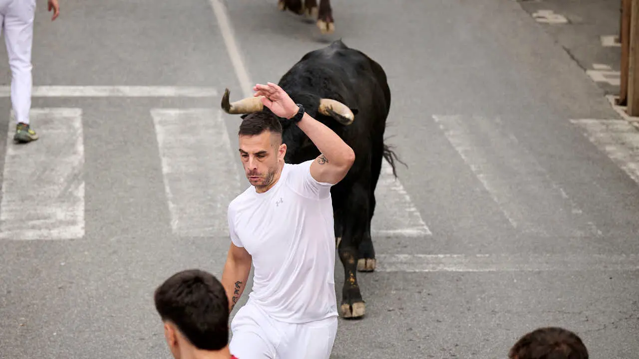 Primer encierro de las fiestas de Tafalla 2026 con toros de Valdell&aacute;n. PABLO LASAOSA