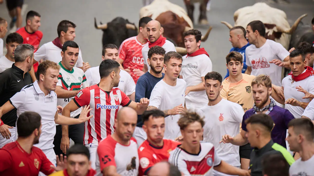 Primer encierro de las fiestas de Tafalla 2026 con toros de Valdell&aacute;n. PABLO LASAOSA