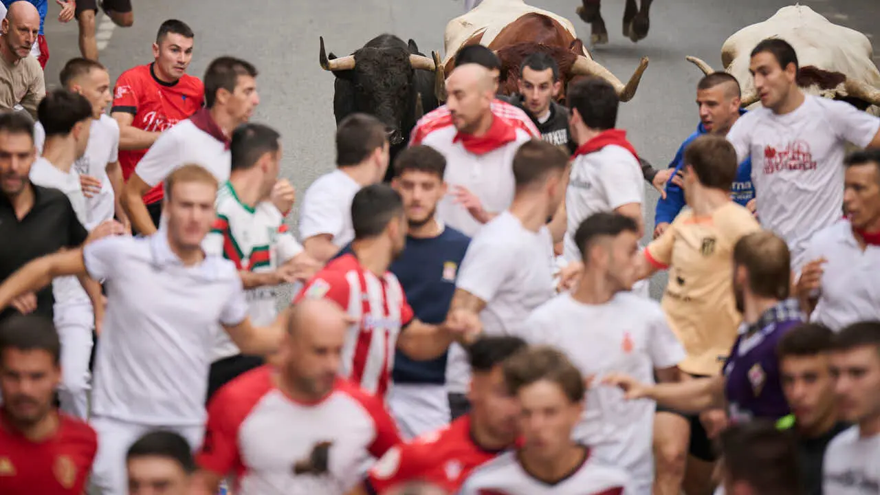 Primer encierro de las fiestas de Tafalla 2026 con toros de Valdell&aacute;n. PABLO LASAOSA