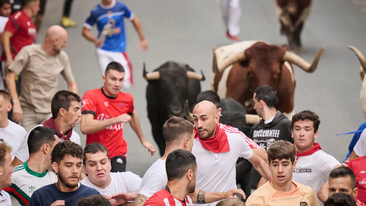 Primer encierro de las fiestas de Tafalla 2026 con toros de Valdell&aacute;n. PABLO LASAOSA