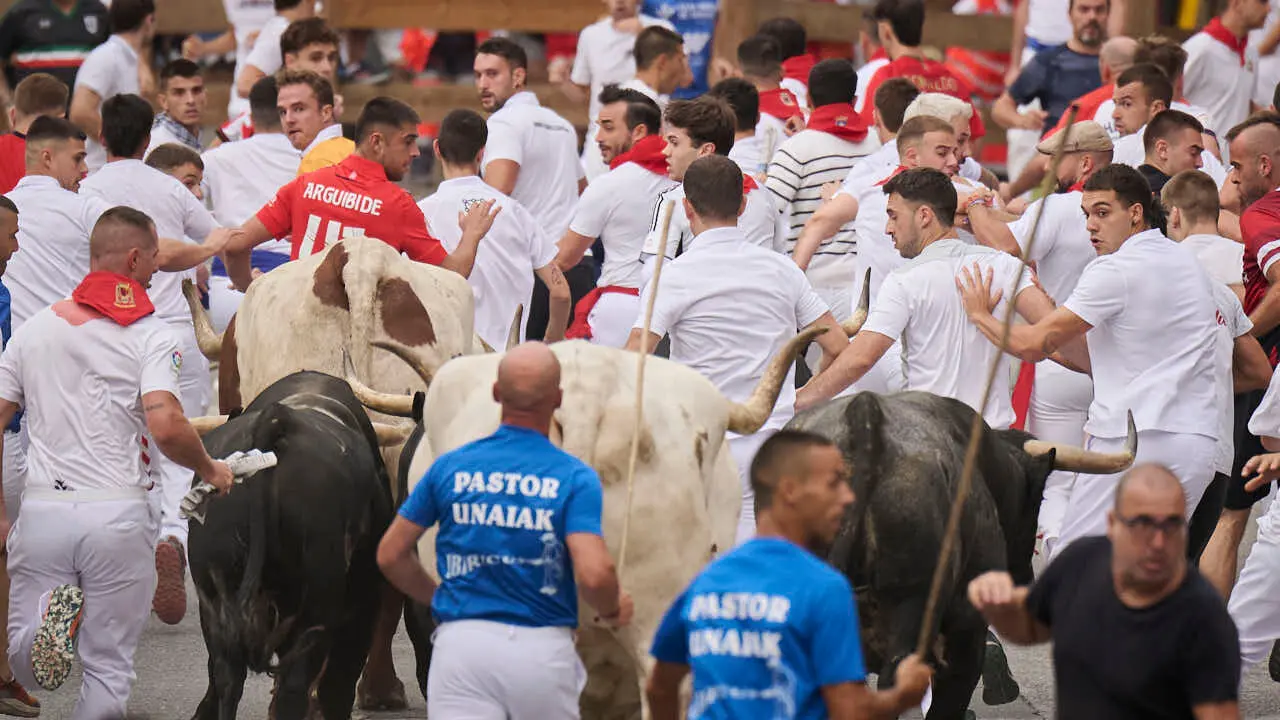 Primer encierro de las fiestas de Tafalla 2026 con toros de Valdell&aacute;n. PABLO LASAOSA