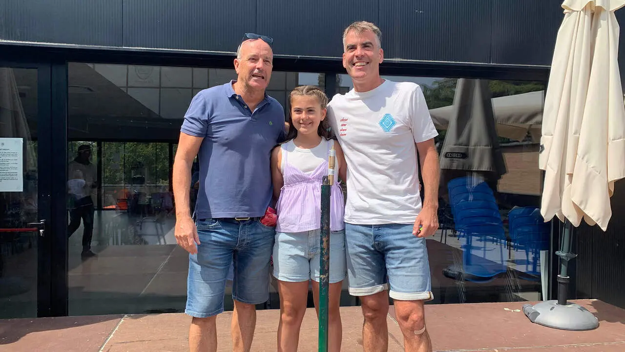 Joaqu&iacute;n Echenique, Jorge Casado y su hija Kira en el Chupinazo de Oberena. navarra.com