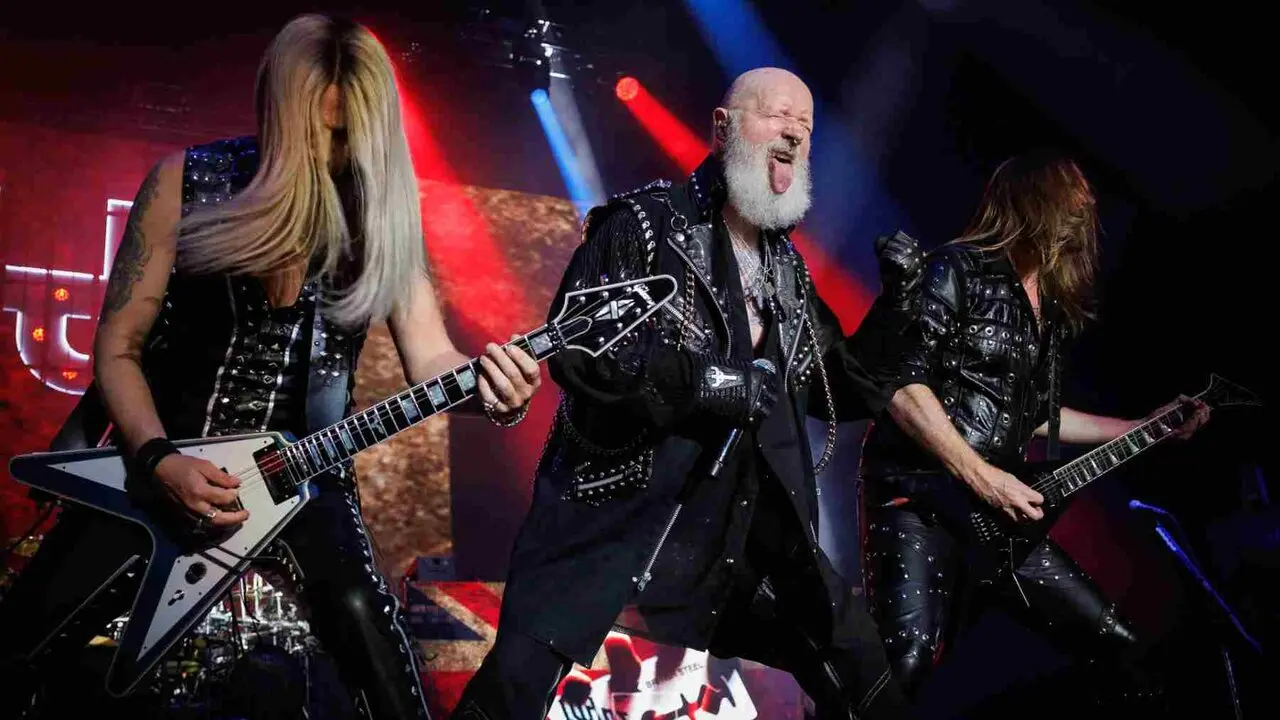 PAMPLONA, 18/08/2026.- La legendaria banda brit&aacute;nica de heavy metal Judas Priest durante el concierto que ha ofrecido este martes en el Navarra Arena de Pamplona, una de las dos &uacute;nicas citas del grupo en Espa&ntilde;a en 2026 en una gira vinculada a su &uacute;ltimo trabajo, 'Invincible Shield'. EFE/Villar L&oacute;pez