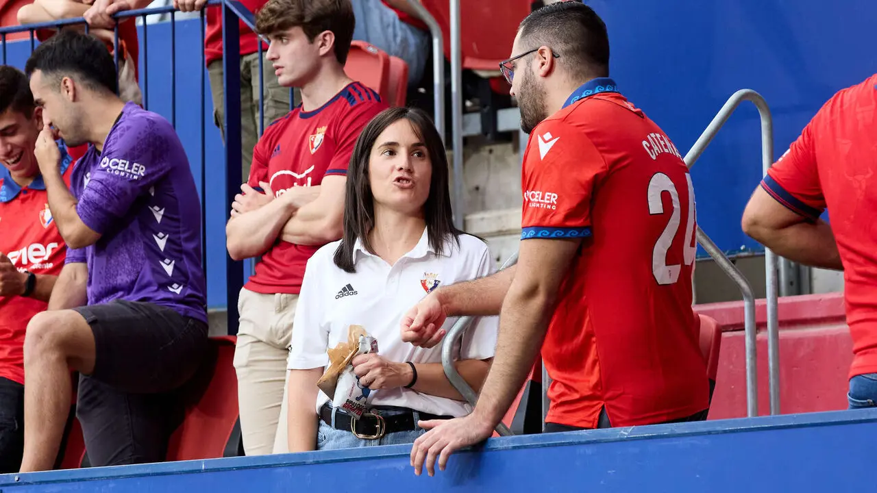 La grada del estadio de El Sadar durante el partido de La Liga EA Sports entre CA Osasuna y Levante UD disputado en Pamplona. I&Ntilde;IGO ALZUGARAY