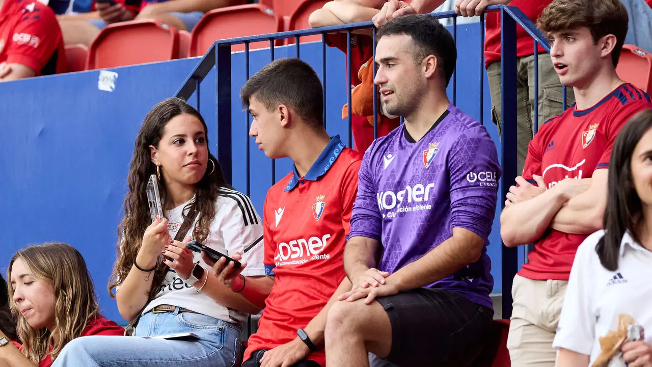 La grada del estadio de El Sadar durante el partido de La Liga EA Sports entre CA Osasuna y Levante UD disputado en Pamplona. I&Ntilde;IGO ALZUGARAY
