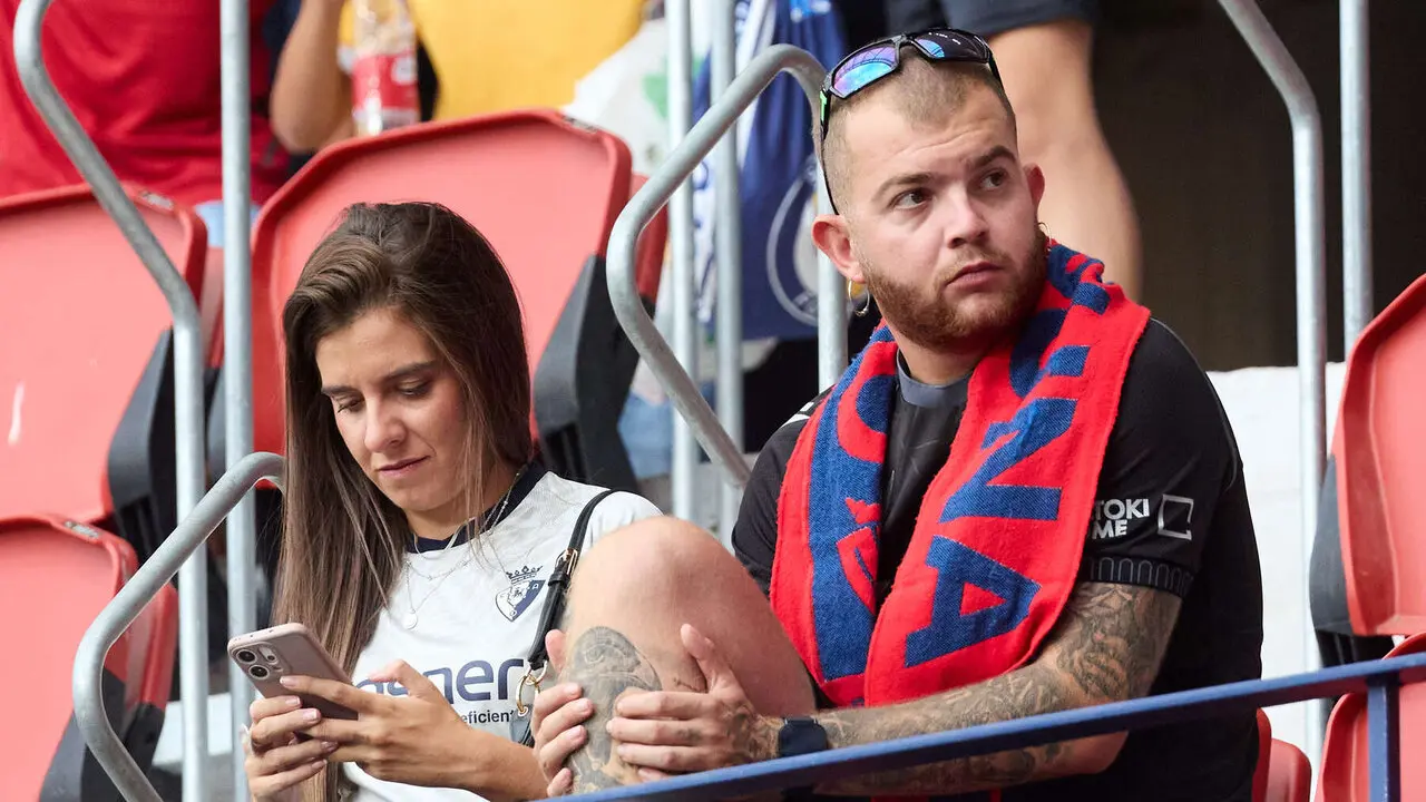 La grada del estadio de El Sadar durante el partido de La Liga EA Sports entre CA Osasuna y Levante UD disputado en Pamplona. I&Ntilde;IGO ALZUGARAY