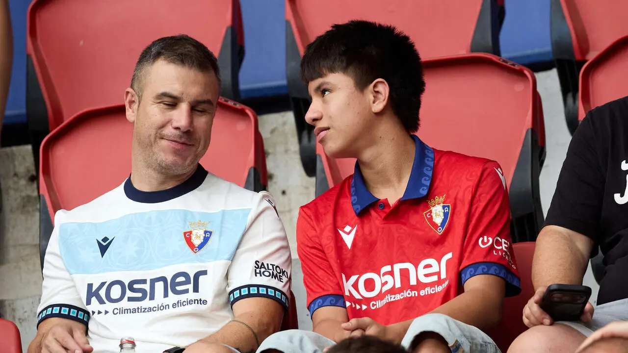 La grada del estadio de El Sadar durante el partido de La Liga EA Sports entre CA Osasuna y Levante UD disputado en Pamplona. I&Ntilde;IGO ALZUGARAY