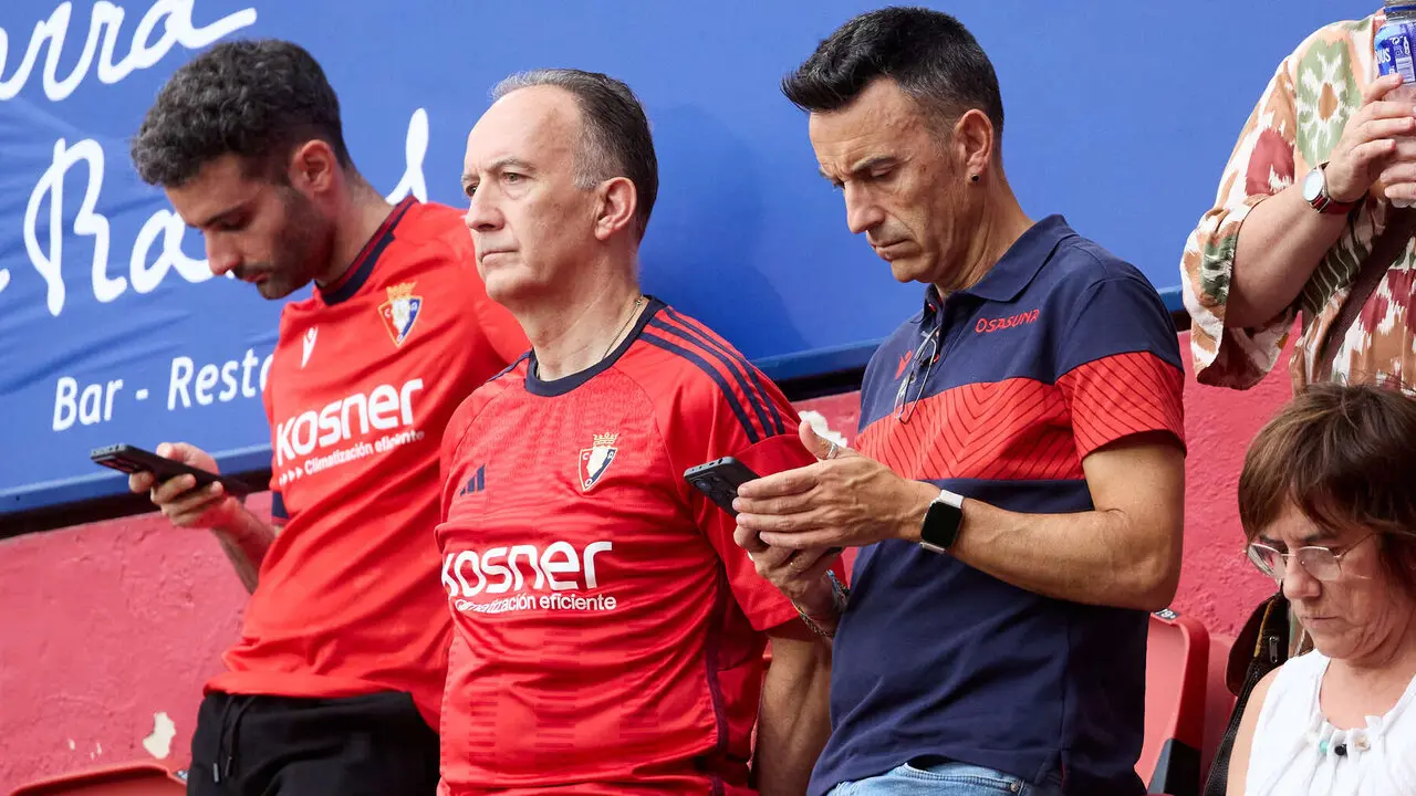 La grada del estadio de El Sadar durante el partido de La Liga EA Sports entre CA Osasuna y Levante UD disputado en Pamplona. I&Ntilde;IGO ALZUGARAY