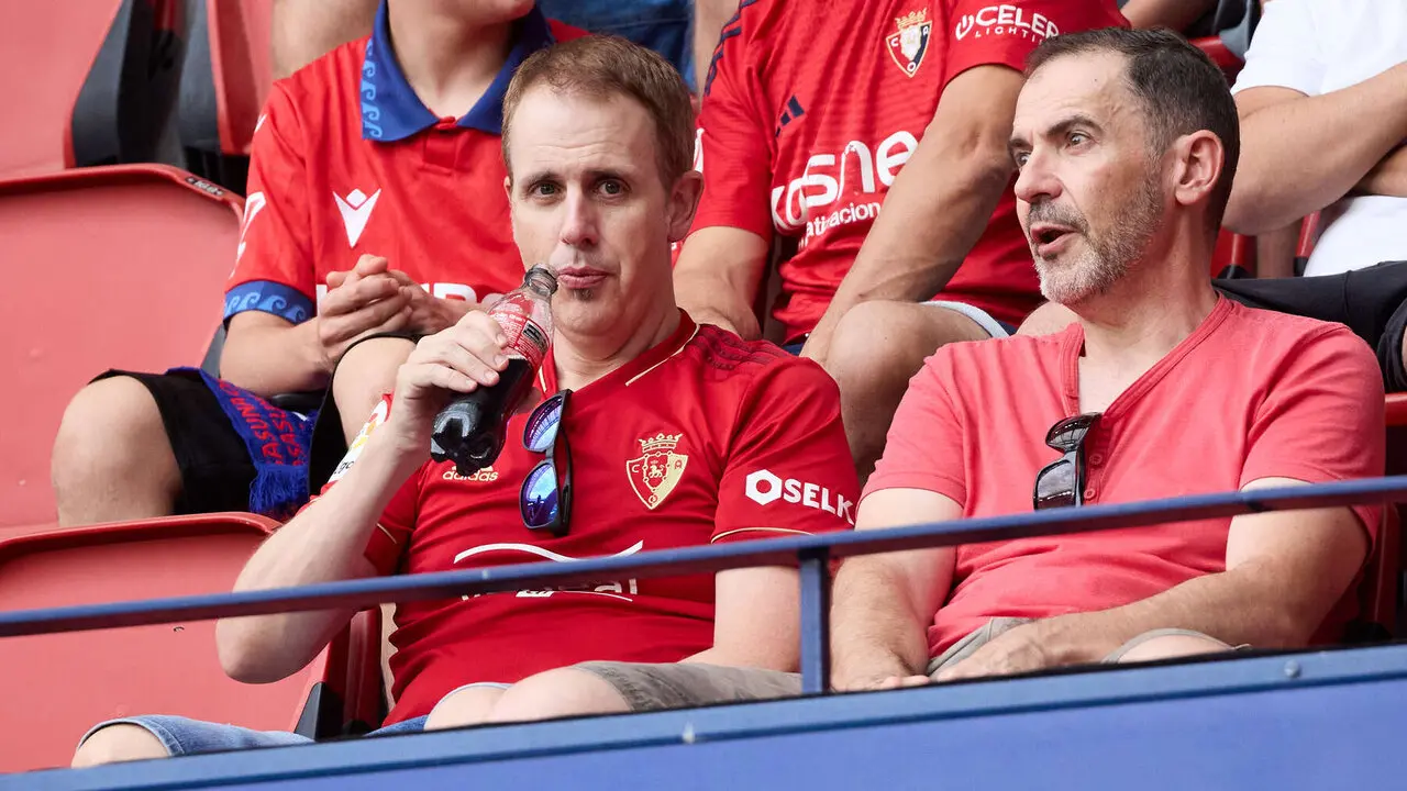 La grada del estadio de El Sadar durante el partido de La Liga EA Sports entre CA Osasuna y Levante UD disputado en Pamplona. I&Ntilde;IGO ALZUGARAY