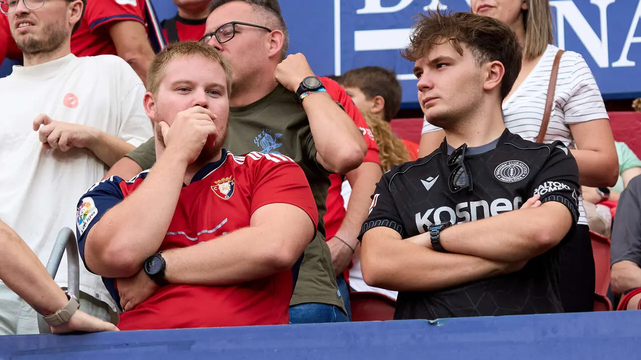 La grada del estadio de El Sadar durante el partido de La Liga EA Sports entre CA Osasuna y Levante UD disputado en Pamplona. I&Ntilde;IGO ALZUGARAY