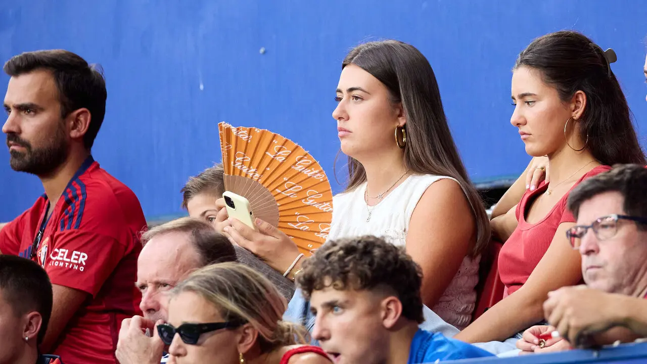 La grada del estadio de El Sadar durante el partido de La Liga EA Sports entre CA Osasuna y Levante UD disputado en Pamplona. I&Ntilde;IGO ALZUGARAY
