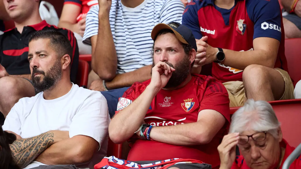 La grada del estadio de El Sadar durante el partido de La Liga EA Sports entre CA Osasuna y Levante UD disputado en Pamplona. I&Ntilde;IGO ALZUGARAY
