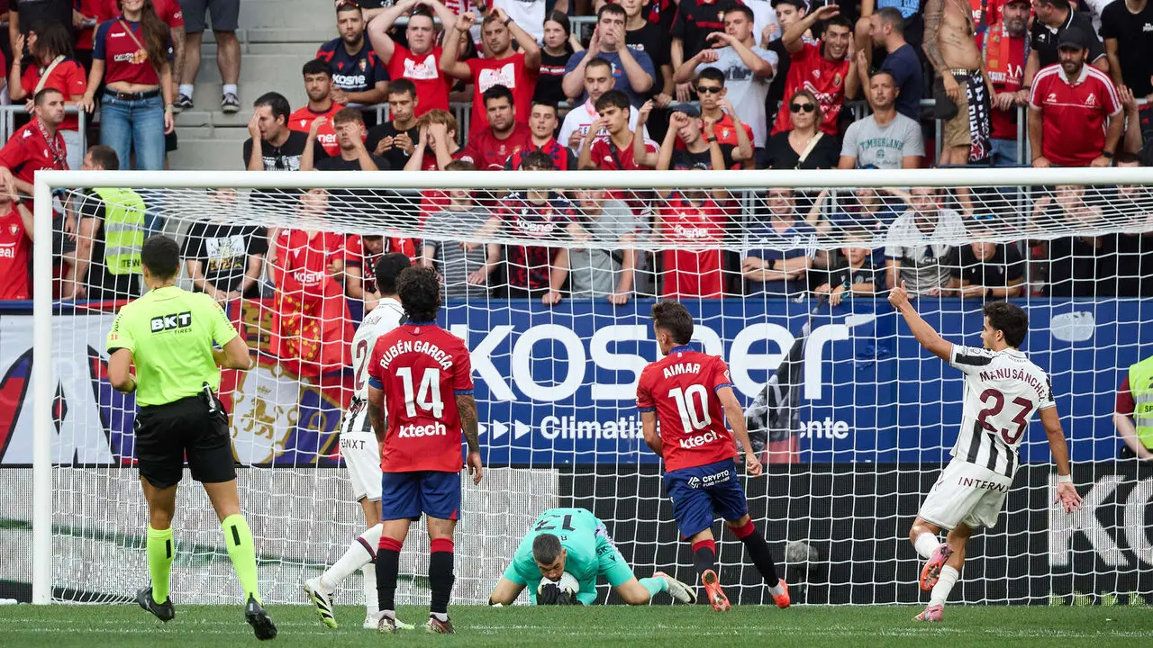 Partido de La Liga EA Sports entre CA Osasuna y Levante UD disputado en el estadio de El Sadar en Pamplona. I&Ntilde;IGO ALZUGARAY