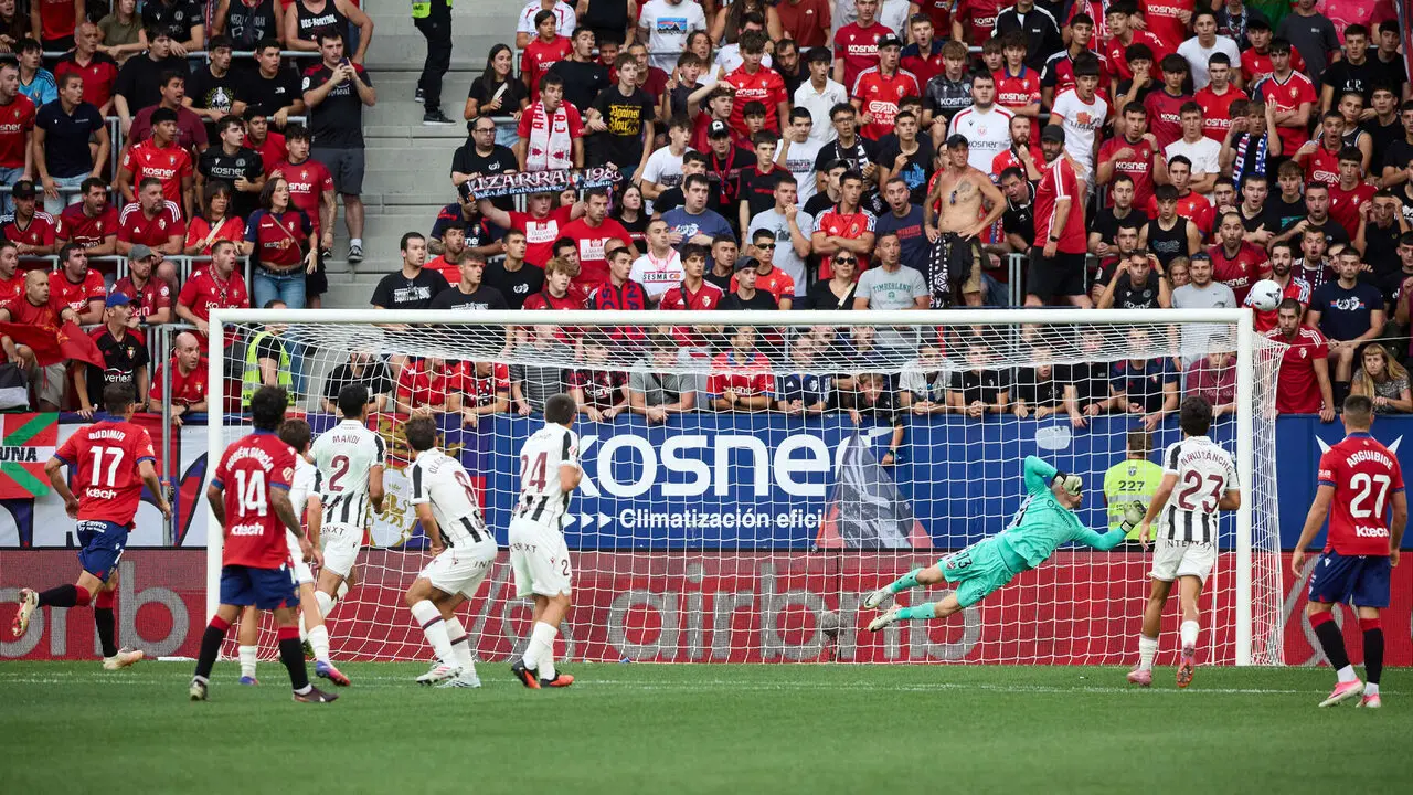 Partido de La Liga EA Sports entre CA Osasuna y Levante UD disputado en el estadio de El Sadar en Pamplona. I&Ntilde;IGO ALZUGARAY