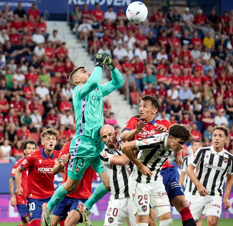 Partido de La Liga EA Sports entre CA Osasuna y Levante UD disputado en el estadio de El Sadar en Pamplona. I&Ntilde;IGO ALZUGARAY