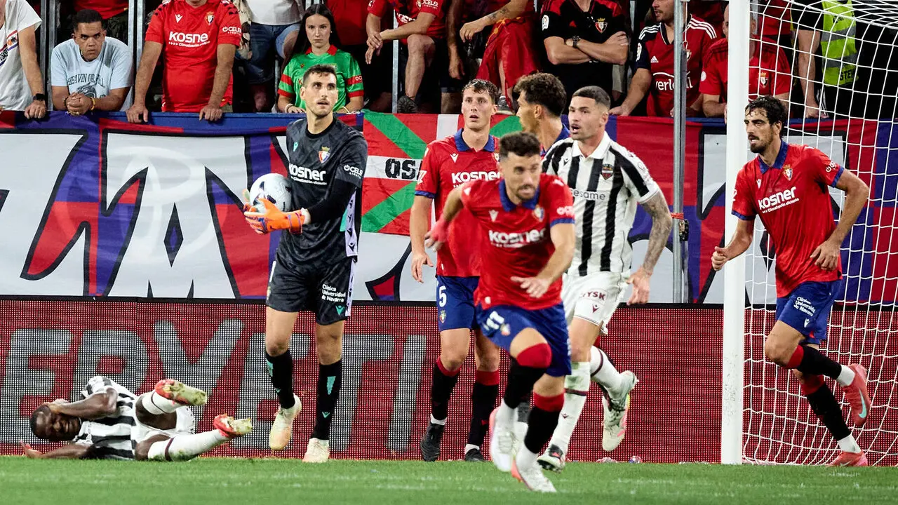 Partido de La Liga EA Sports entre CA Osasuna y Levante UD disputado en el estadio de El Sadar en Pamplona. I&Ntilde;IGO ALZUGARAY