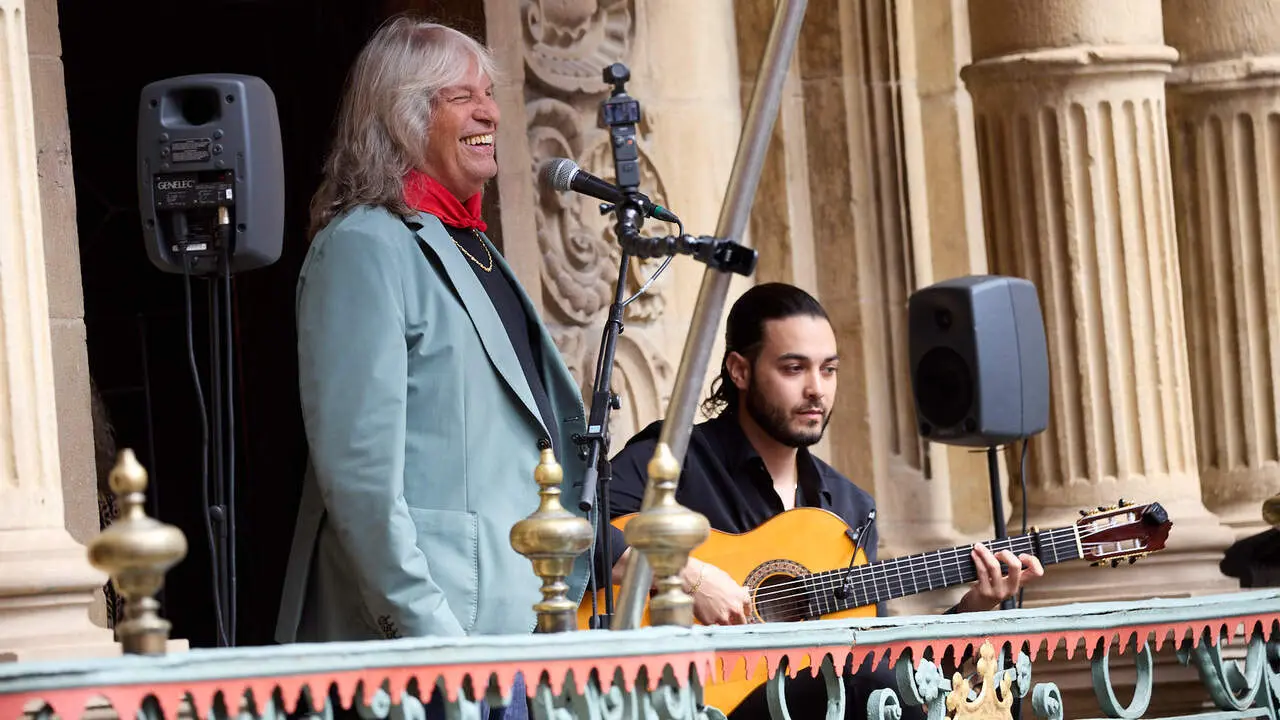 Actuaci&oacute;n de Jos&eacute; Merc&eacute; en el Balc&oacute;n del Ayuntamiento de Pamplona dentro de la XIII edici&oacute;n del Flamenco On Fire. I&Ntilde;IGO ALZUGARAY