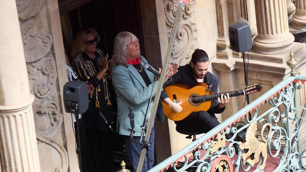 Actuaci&oacute;n de Jos&eacute; Merc&eacute; en el Balc&oacute;n del Ayuntamiento de Pamplona dentro de la XIII edici&oacute;n del Flamenco On Fire. I&Ntilde;IGO ALZUGARAY