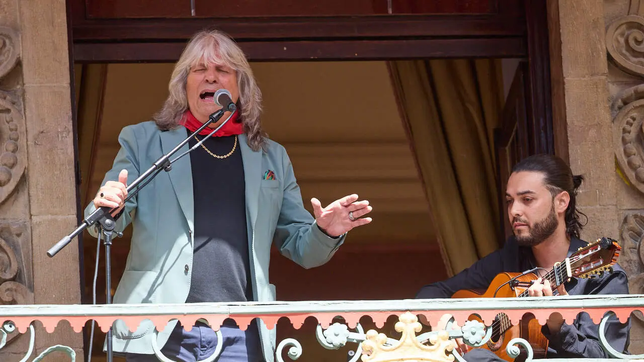 Actuaci&oacute;n de Jos&eacute; Merc&eacute; en el Balc&oacute;n del Ayuntamiento de Pamplona dentro de la XIII edici&oacute;n del Flamenco On Fire. I&Ntilde;IGO ALZUGARAY
