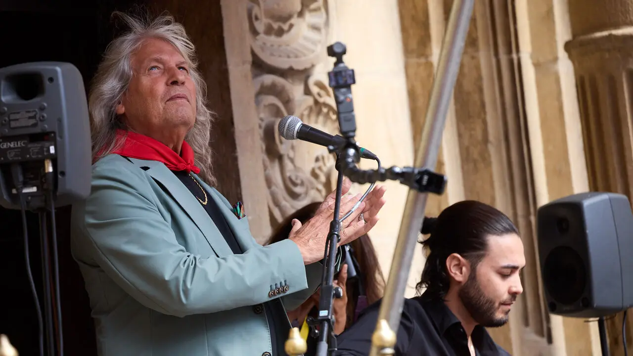 Actuaci&oacute;n de Jos&eacute; Merc&eacute; en el Balc&oacute;n del Ayuntamiento de Pamplona dentro de la XIII edici&oacute;n del Flamenco On Fire. I&Ntilde;IGO ALZUGARAY