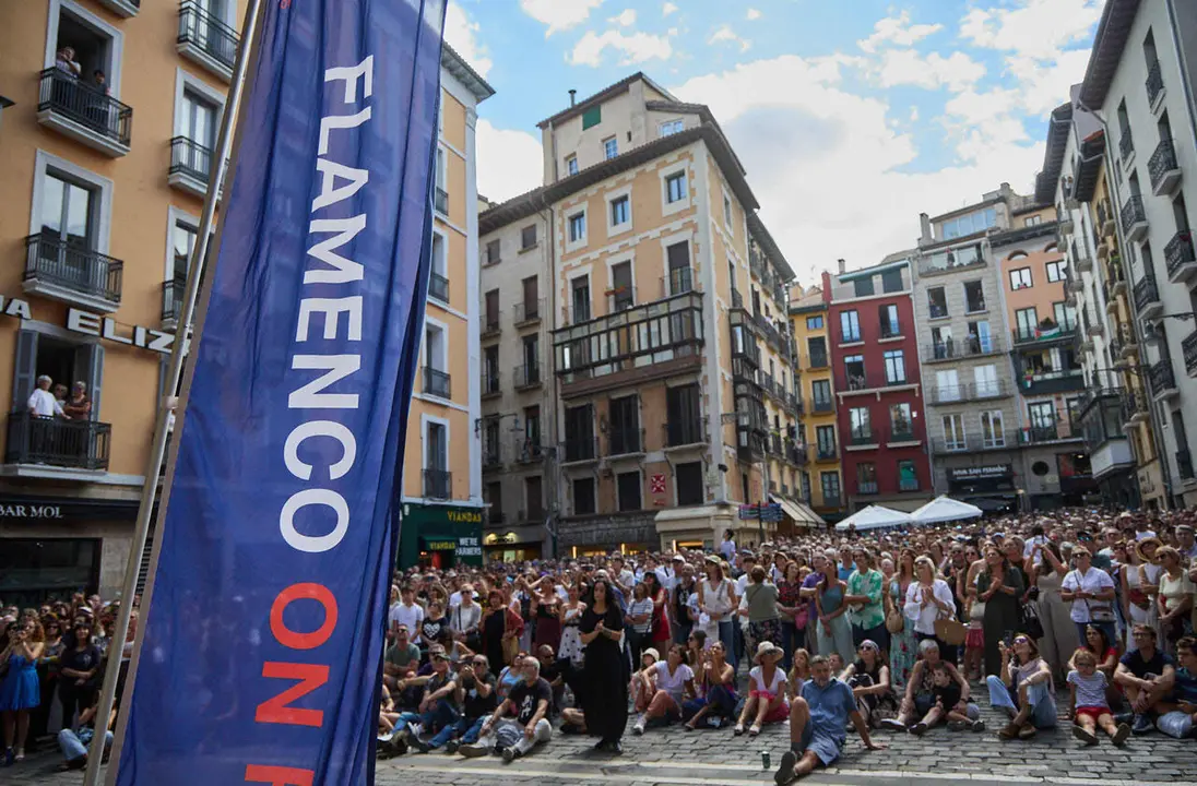 Actuaci&oacute;n de Jos&eacute; Merc&eacute; en el Balc&oacute;n del Ayuntamiento de Pamplona dentro de la XIII edici&oacute;n del Flamenco On Fire. I&Ntilde;IGO ALZUGARAY