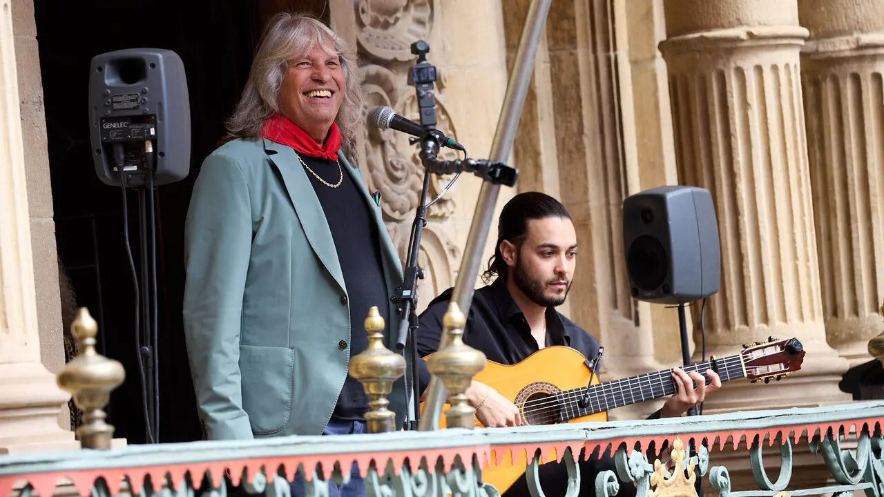 Actuaci&oacute;n de Jos&eacute; Merc&eacute; en el Balc&oacute;n del Ayuntamiento de Pamplona dentro de la XIII edici&oacute;n del Flamenco On Fire. I&Ntilde;IGO ALZUGARAY