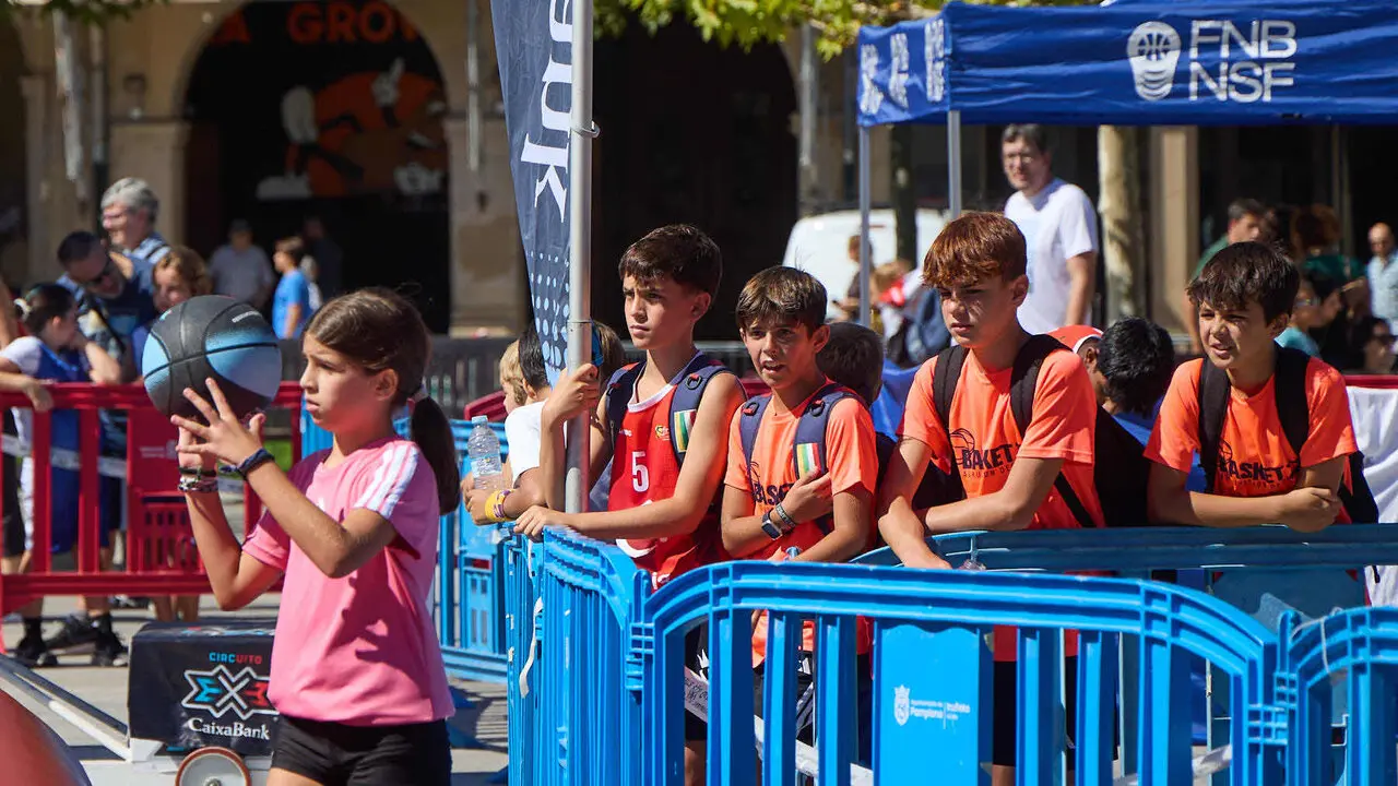 Circuito 3x3 CaixaBank de baloncesto en la Plaza del Castillo de Pamplona. I&Ntilde;IGO ALZUGARAY