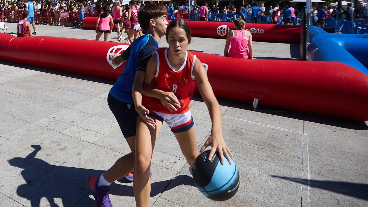 Circuito 3x3 CaixaBank de baloncesto en la Plaza del Castillo de Pamplona. I&Ntilde;IGO ALZUGARAY