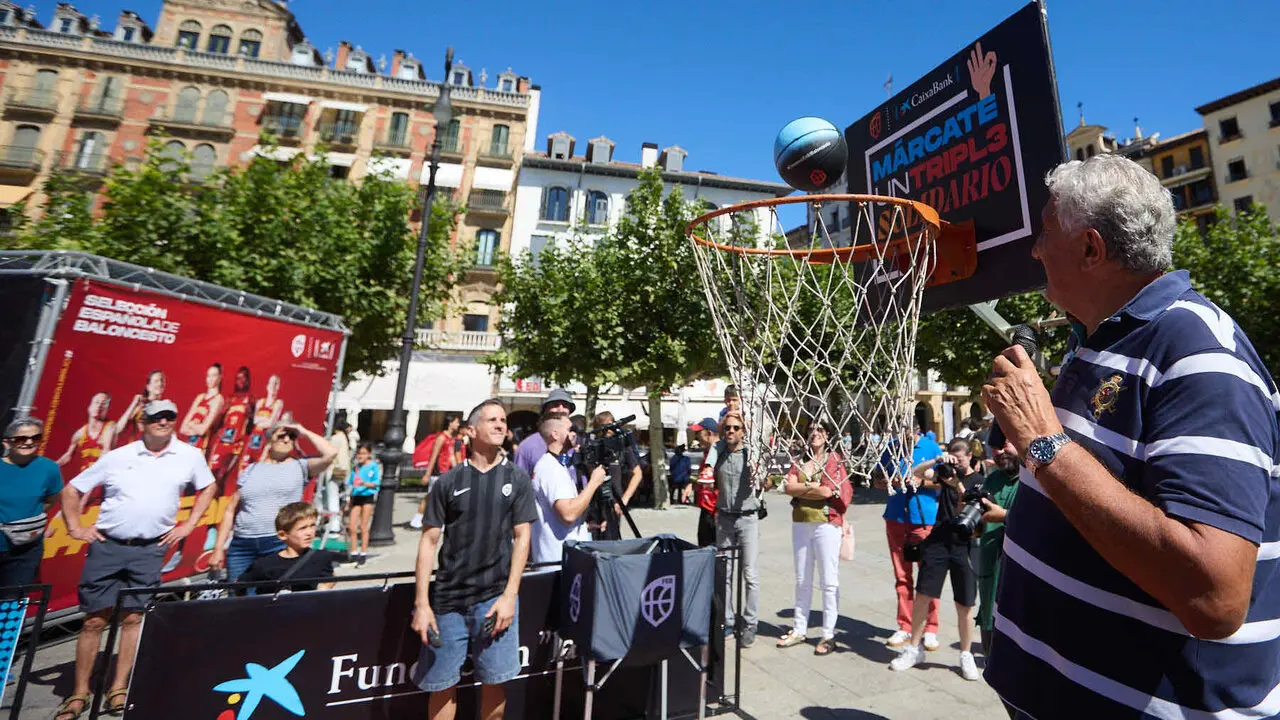 Circuito 3x3 CaixaBank de baloncesto en la Plaza del Castillo de Pamplona. I&Ntilde;IGO ALZUGARAY