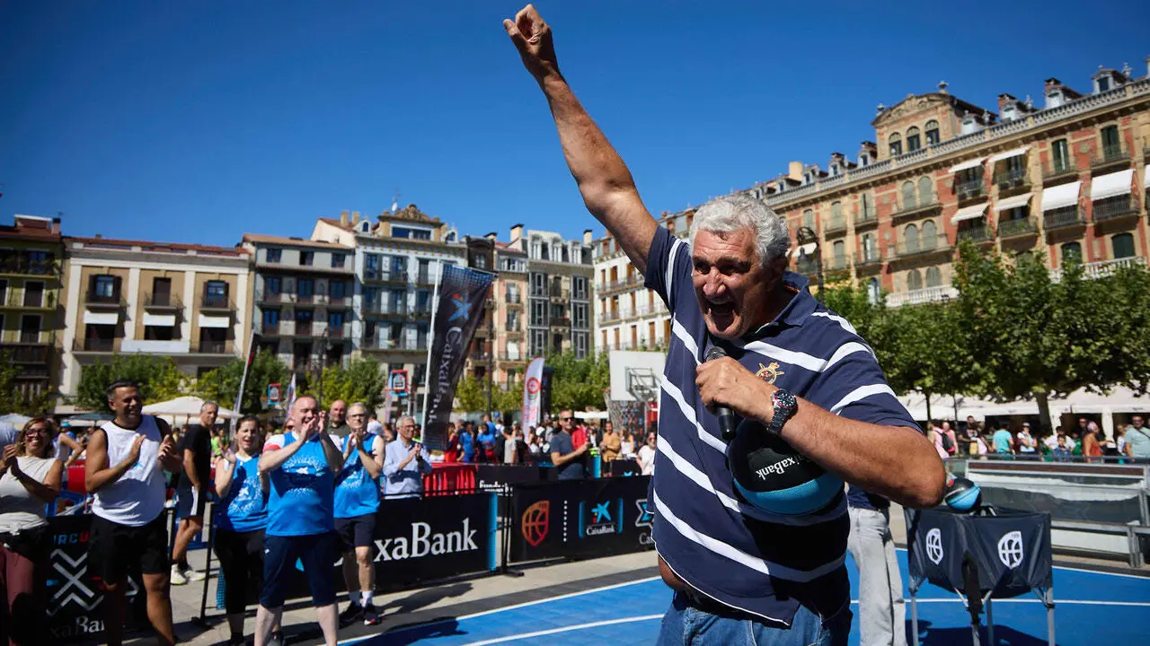 Circuito 3x3 CaixaBank de baloncesto en la Plaza del Castillo de Pamplona. I&Ntilde;IGO ALZUGARAY