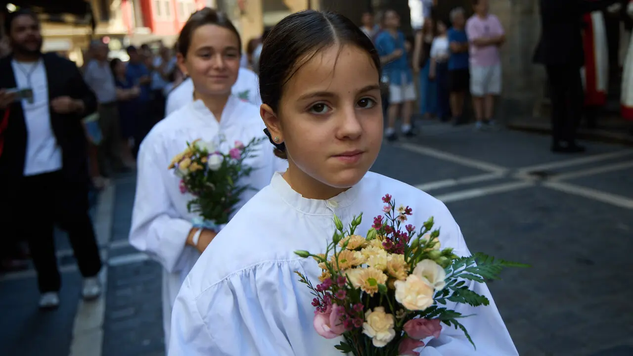 Procesi&oacute;n de la Virgen del Camino, acompa&ntilde;ada por San Saturnino,  por las calles de Pamplona. I&Ntilde;IGO ALZUGARAY