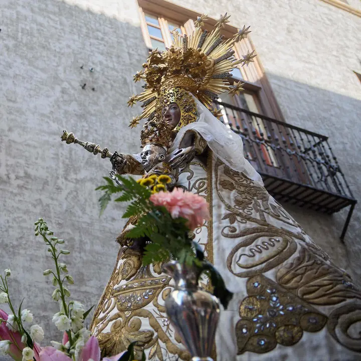 Procesi&oacute;n de la Virgen del Camino, acompa&ntilde;ada por San Saturnino,  por las calles de Pamplona. I&Ntilde;IGO ALZUGARAY