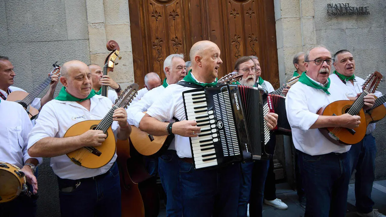 Procesi&oacute;n de la Virgen del Camino, acompa&ntilde;ada por San Saturnino,  por las calles de Pamplona. I&Ntilde;IGO ALZUGARAY