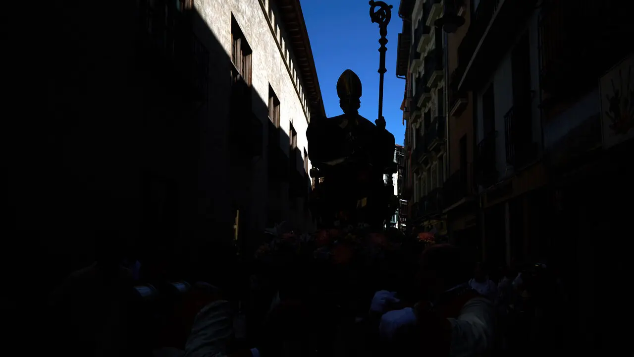Procesi&oacute;n de la Virgen del Camino, acompa&ntilde;ada por San Saturnino,  por las calles de Pamplona. I&Ntilde;IGO ALZUGARAY