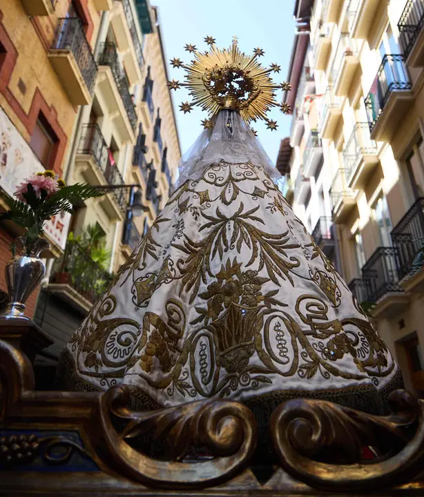 Procesi&oacute;n de la Virgen del Camino, acompa&ntilde;ada por San Saturnino,  por las calles de Pamplona. I&Ntilde;IGO ALZUGARAY