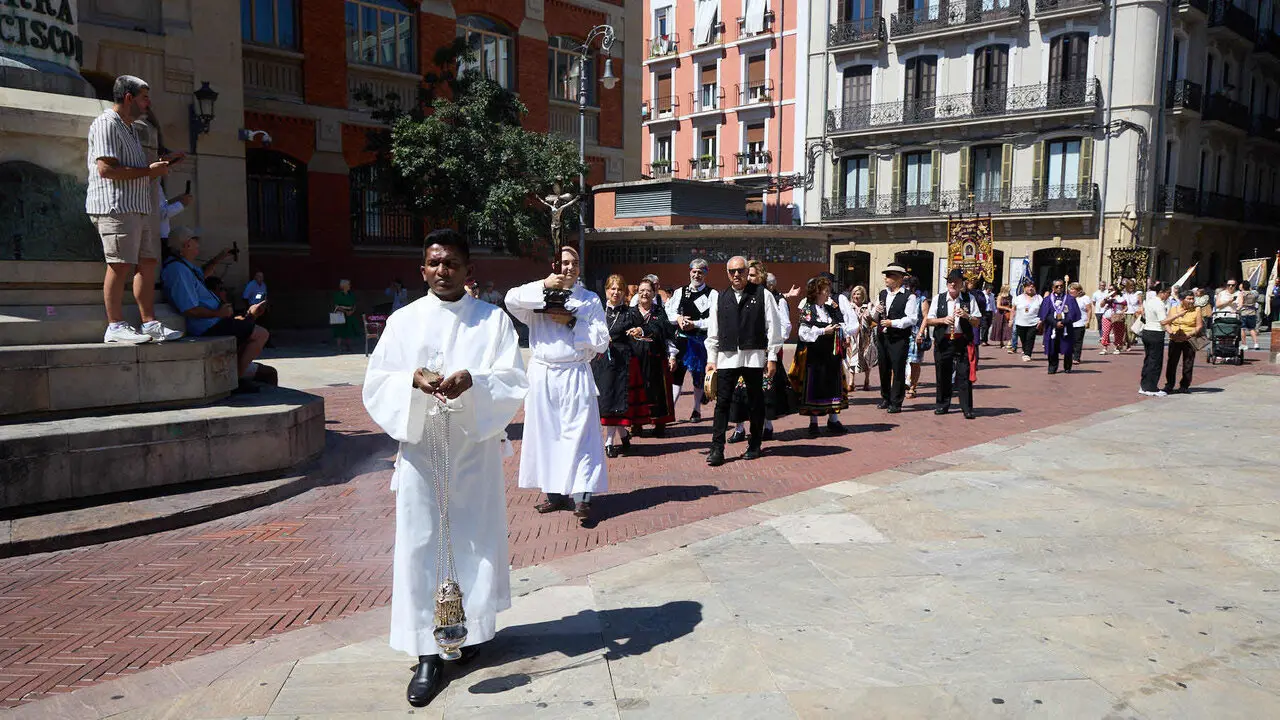Procesi&oacute;n de la Virgen del Camino, acompa&ntilde;ada por San Saturnino,  por las calles de Pamplona. I&Ntilde;IGO ALZUGARAY