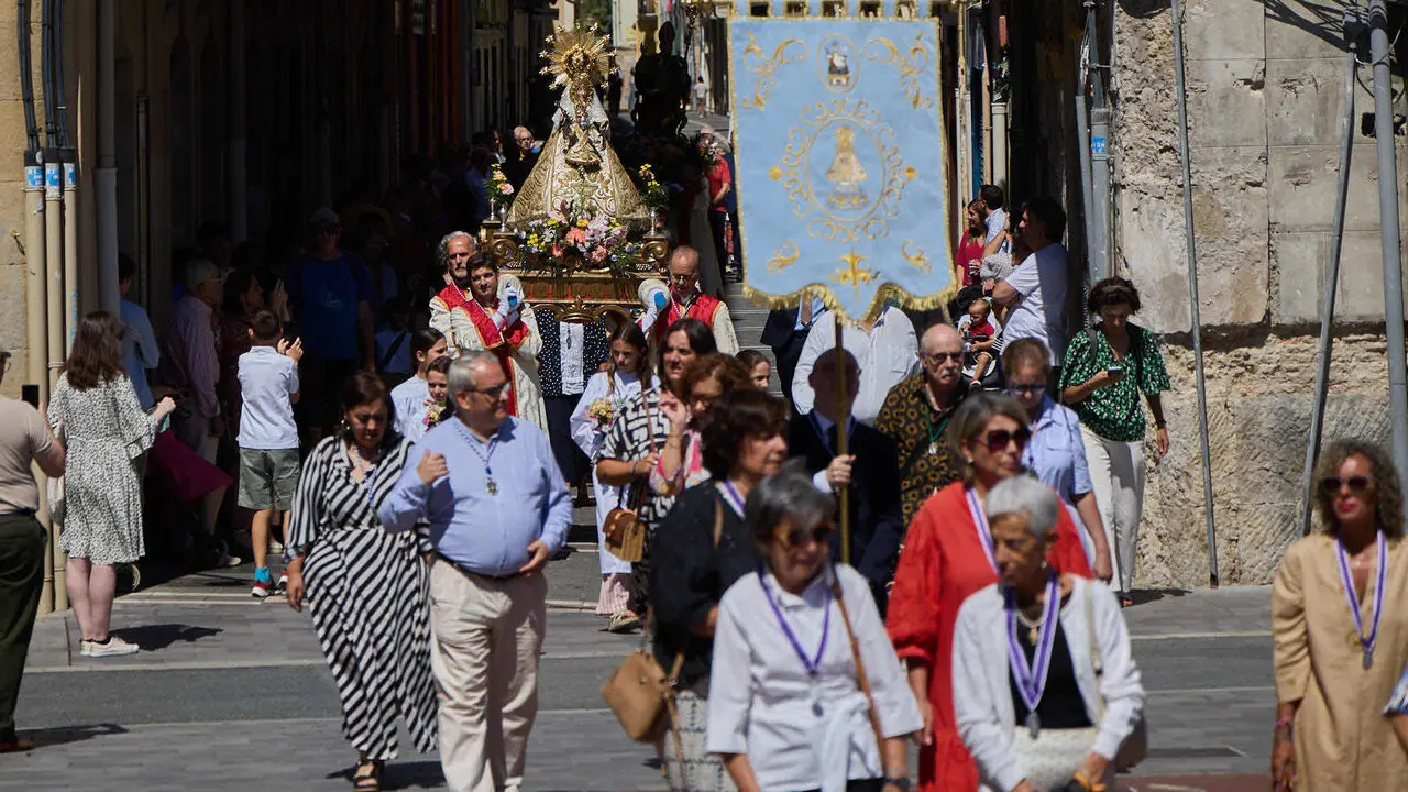 Procesi&oacute;n de la Virgen del Camino, acompa&ntilde;ada por San Saturnino,  por las calles de Pamplona. I&Ntilde;IGO ALZUGARAY