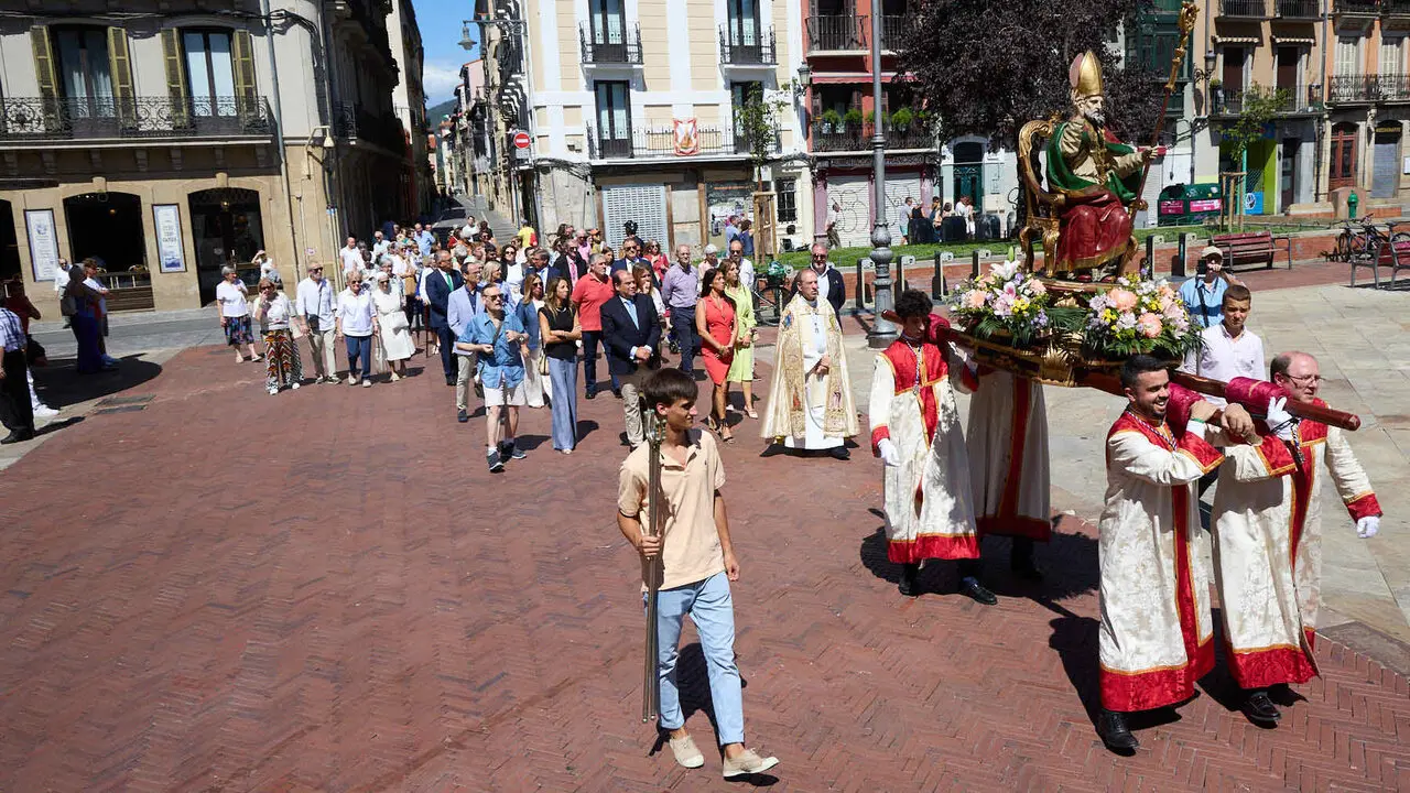 Procesi&oacute;n de la Virgen del Camino, acompa&ntilde;ada por San Saturnino,  por las calles de Pamplona. I&Ntilde;IGO ALZUGARAY