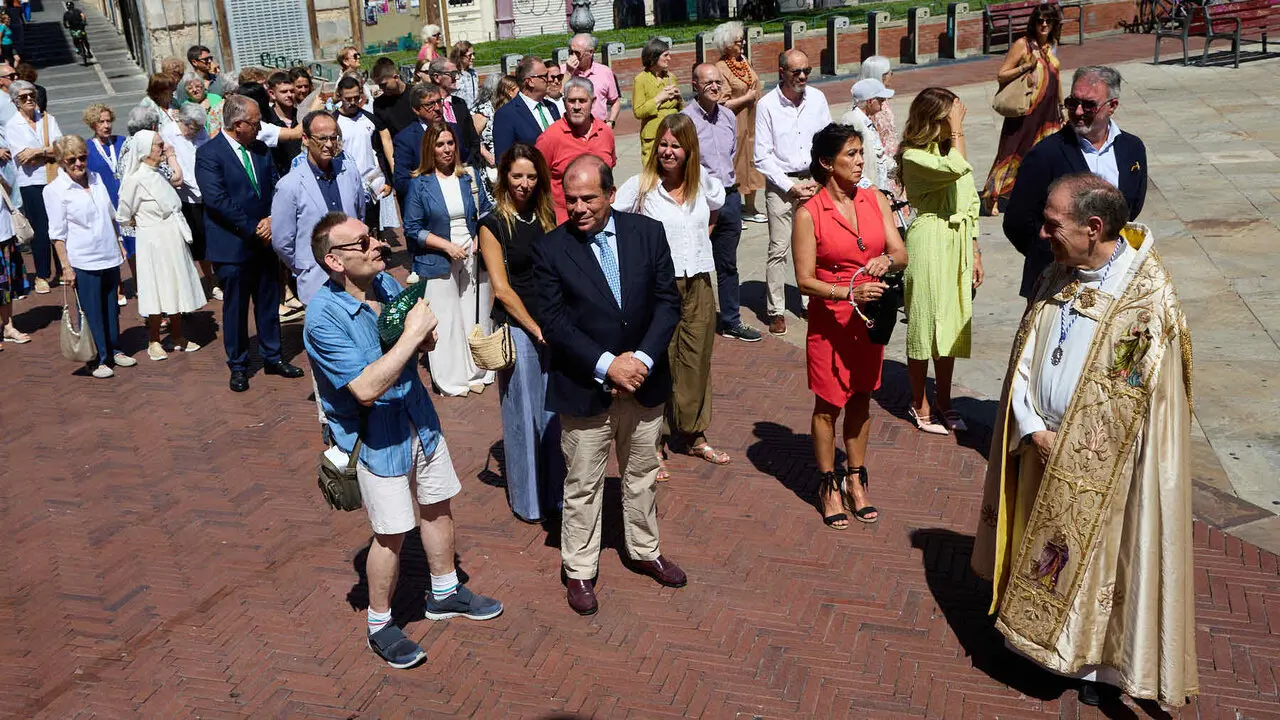 Procesi&oacute;n de la Virgen del Camino, acompa&ntilde;ada por San Saturnino,  por las calles de Pamplona. I&Ntilde;IGO ALZUGARAY
