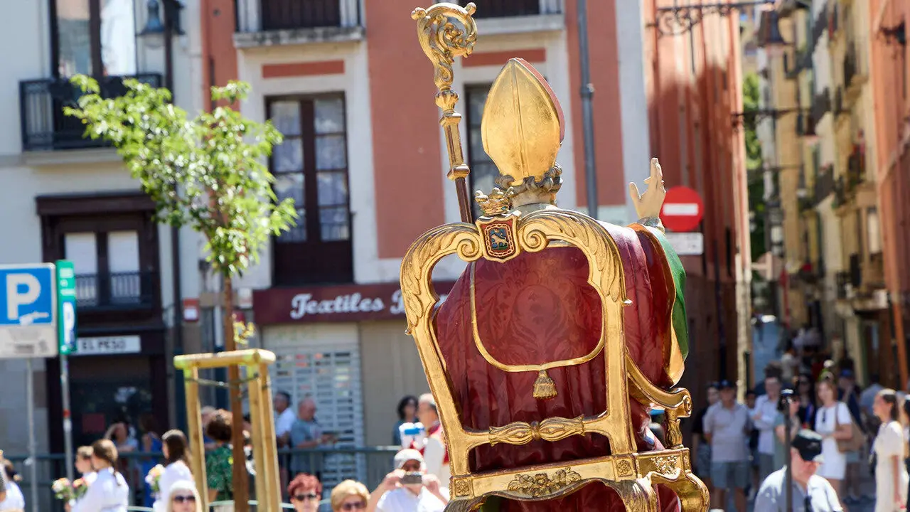 Procesi&oacute;n de la Virgen del Camino, acompa&ntilde;ada por San Saturnino,  por las calles de Pamplona. I&Ntilde;IGO ALZUGARAY
