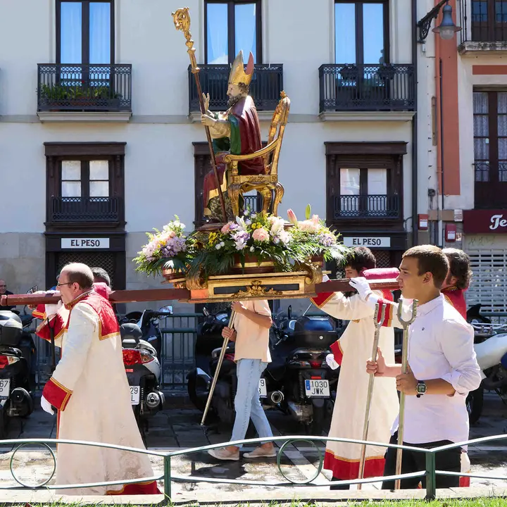 Procesi&oacute;n de la Virgen del Camino, acompa&ntilde;ada por San Saturnino,  por las calles de Pamplona. I&Ntilde;IGO ALZUGARAY