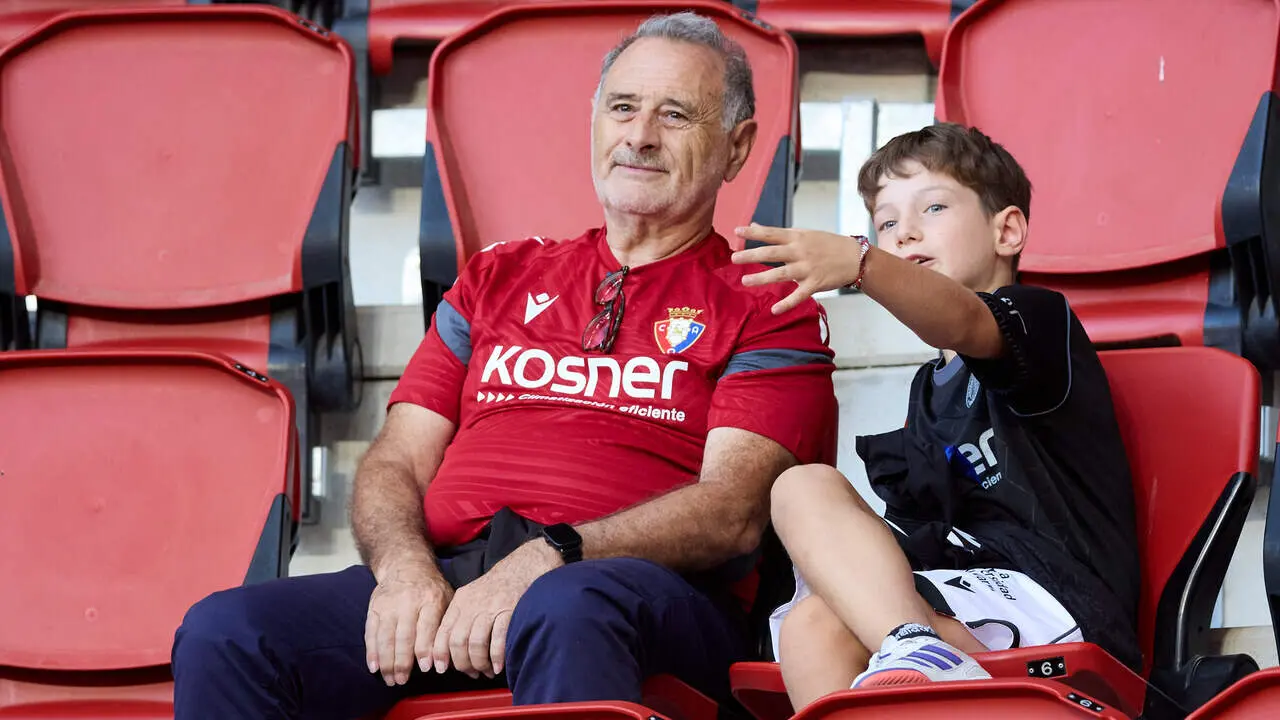 La grada del estadio de El Sadar durante el partido de LaLiga EA Sports entre CA Osasuna y Getafe CF disputado en Pamplona. I&Ntilde;IGO ALZUGARAY
