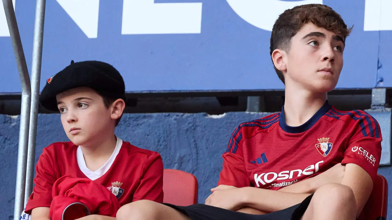 La grada del estadio de El Sadar durante el partido de LaLiga EA Sports entre CA Osasuna y Getafe CF disputado en Pamplona. I&Ntilde;IGO ALZUGARAY
