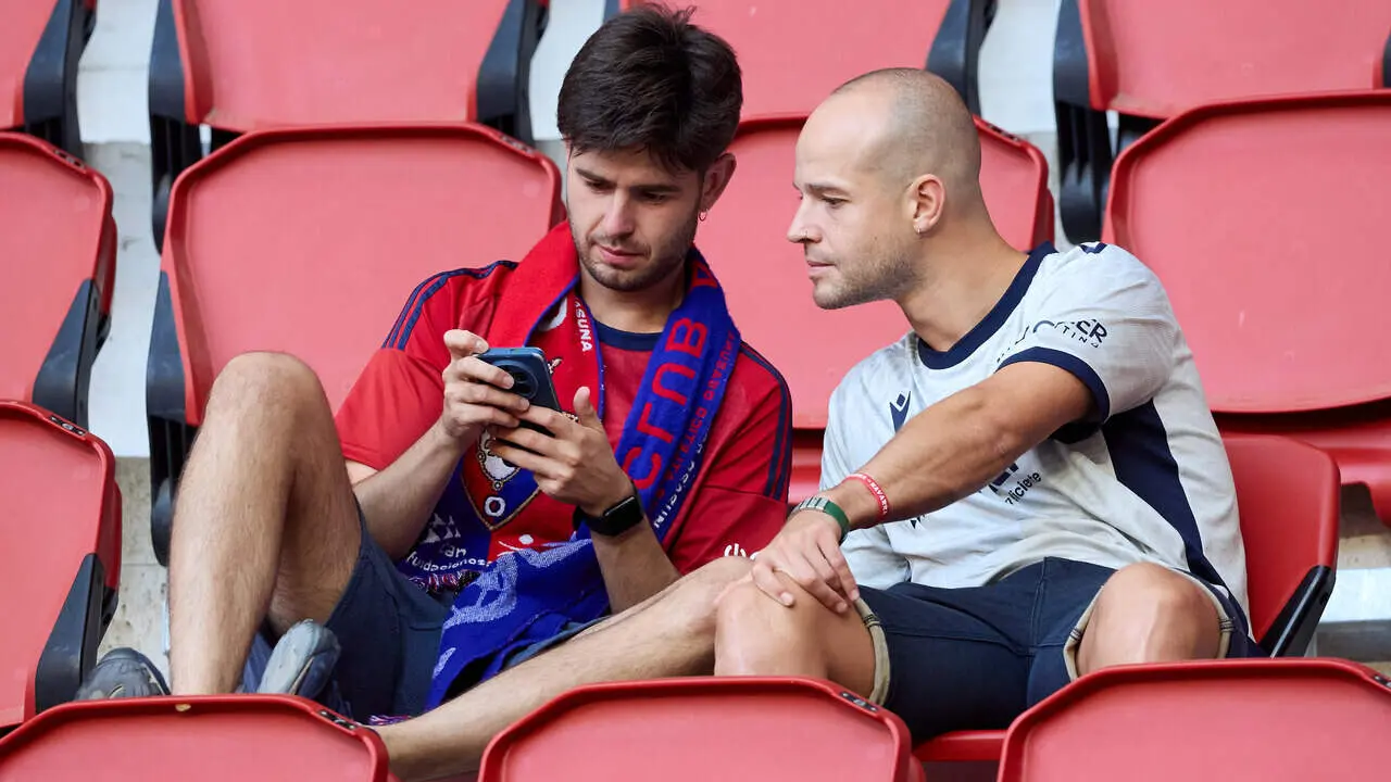 La grada del estadio de El Sadar durante el partido de LaLiga EA Sports entre CA Osasuna y Getafe CF disputado en Pamplona. I&Ntilde;IGO ALZUGARAY