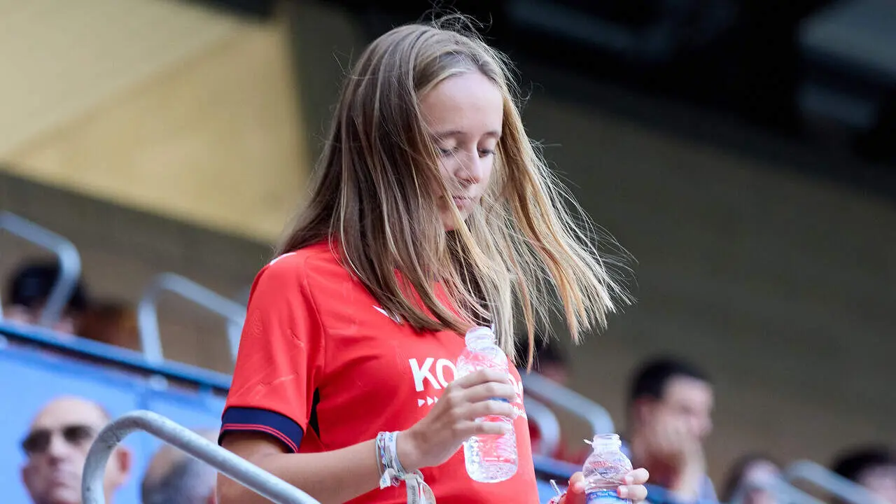 La grada del estadio de El Sadar durante el partido de LaLiga EA Sports entre CA Osasuna y Getafe CF disputado en Pamplona. I&Ntilde;IGO ALZUGARAY