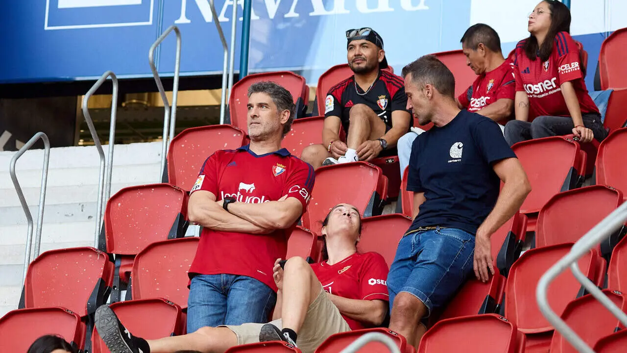 La grada del estadio de El Sadar durante el partido de LaLiga EA Sports entre CA Osasuna y Getafe CF disputado en Pamplona. I&Ntilde;IGO ALZUGARAY